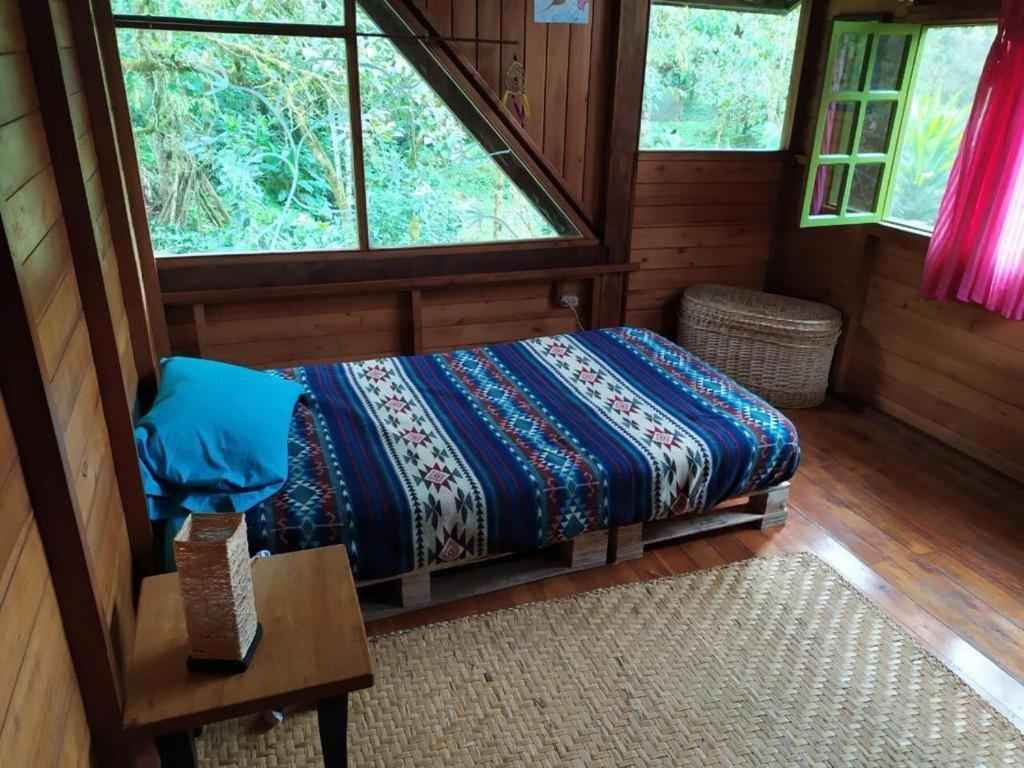 Mindo Eco Chalet Con Rio Y Cascada Екстериор снимка